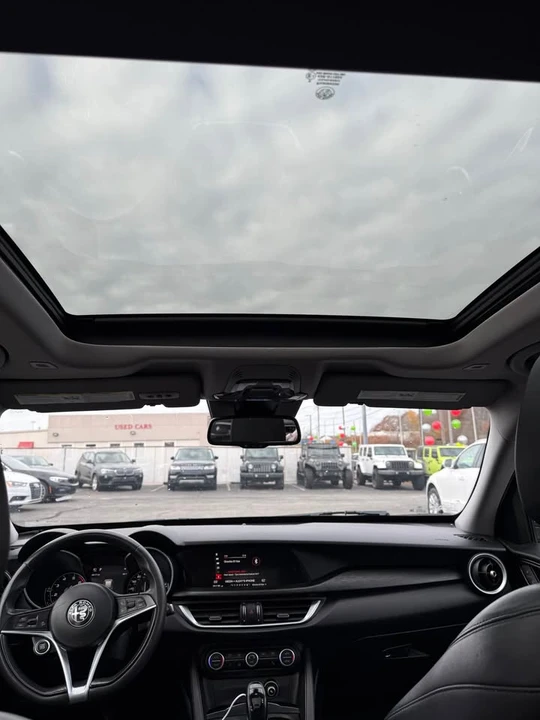 2019 Alfa Romeo Stelvio - Image 11 of 18