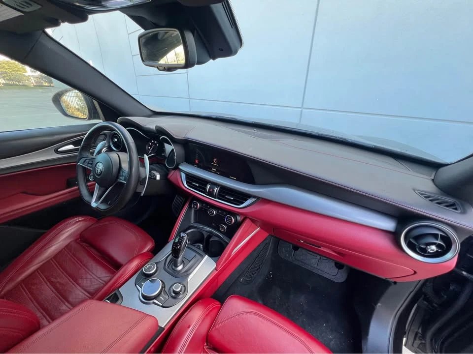 2019 Alfa Romeo Stelvio - Image 15 of 17