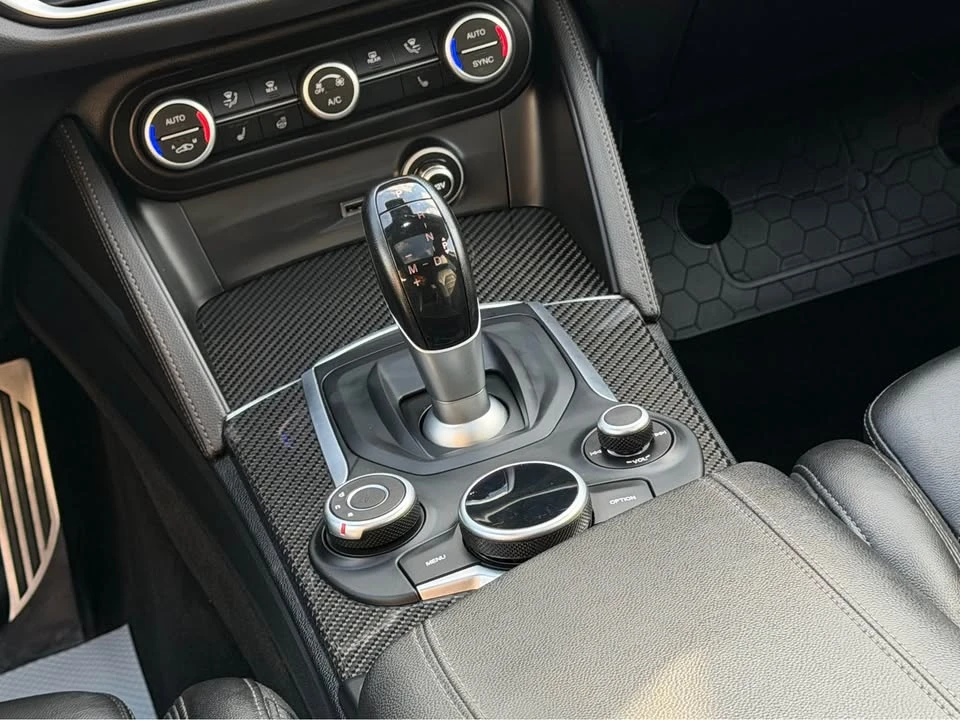 2019 Alfa Romeo Stelvio - Image 8 of 18