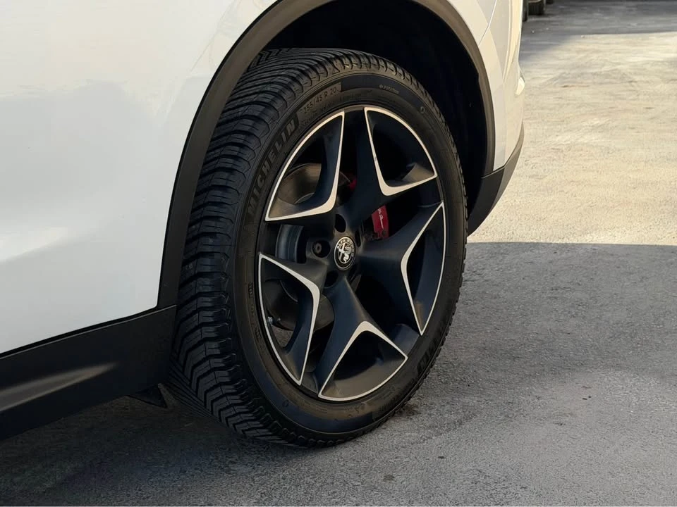 2019 Alfa Romeo Stelvio - Image 17 of 18