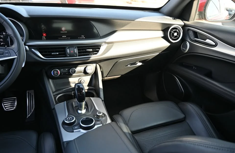 2019 Alfa Romeo Stelvio - Image 16 of 18