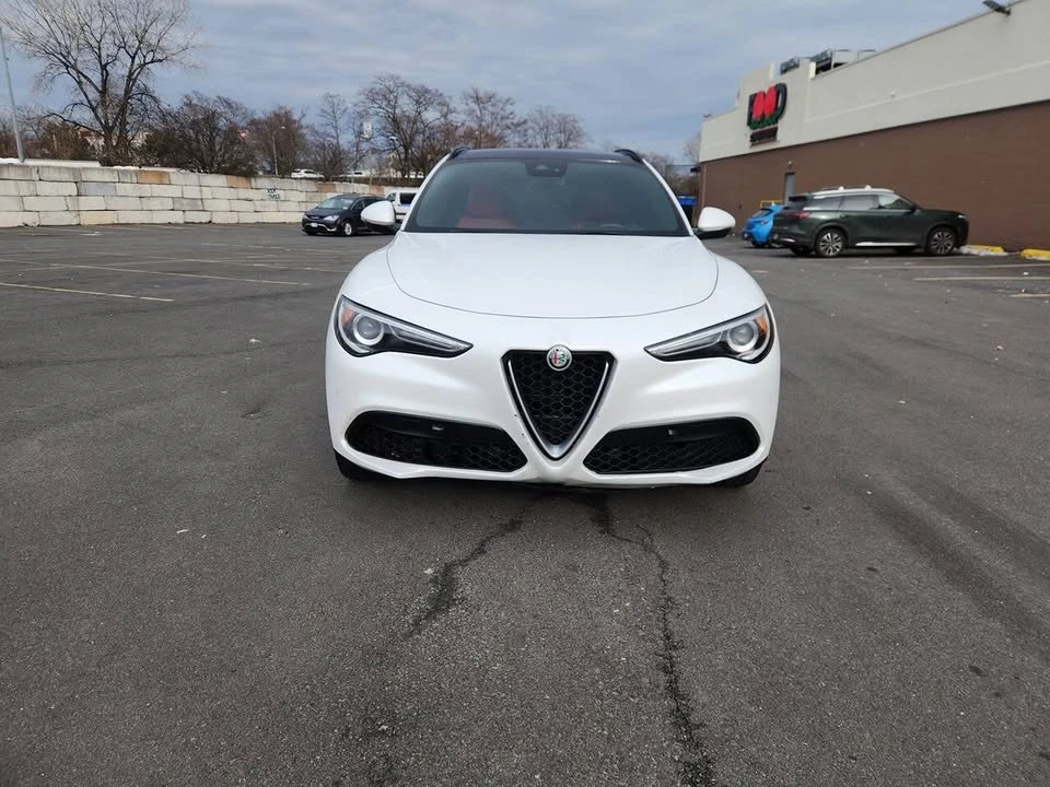2019 Alfa Romeo Stelvio - Image 9 of 17