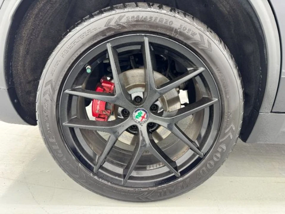 2019 Alfa Romeo Stelvio - Image 13 of 20