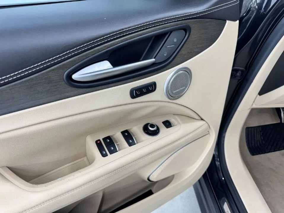 2019 Alfa Romeo Stelvio - Image 9 of 20
