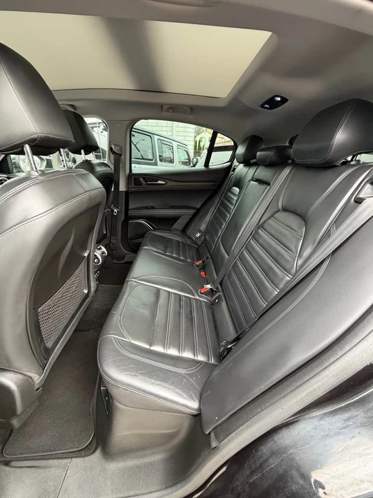 2019 Alfa Romeo Stelvio - Image 10 of 17