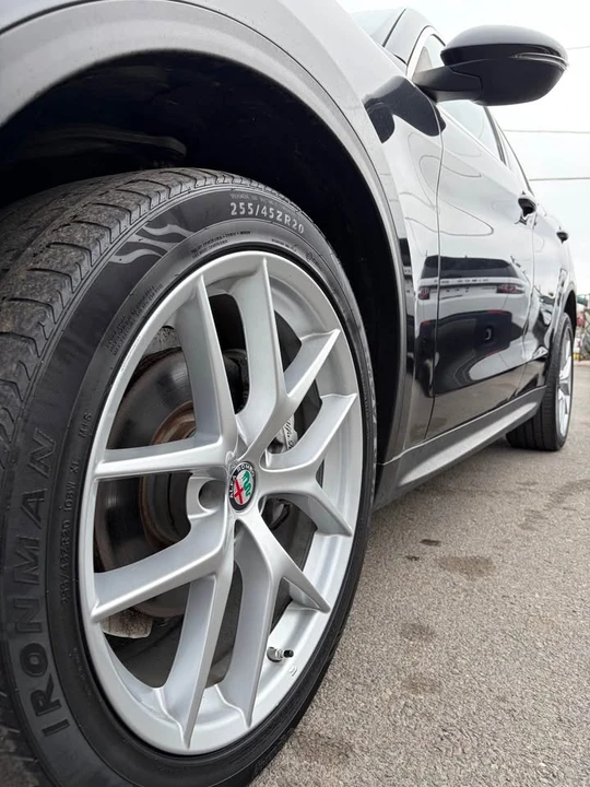 2019 Alfa Romeo Stelvio - Image 5 of 17