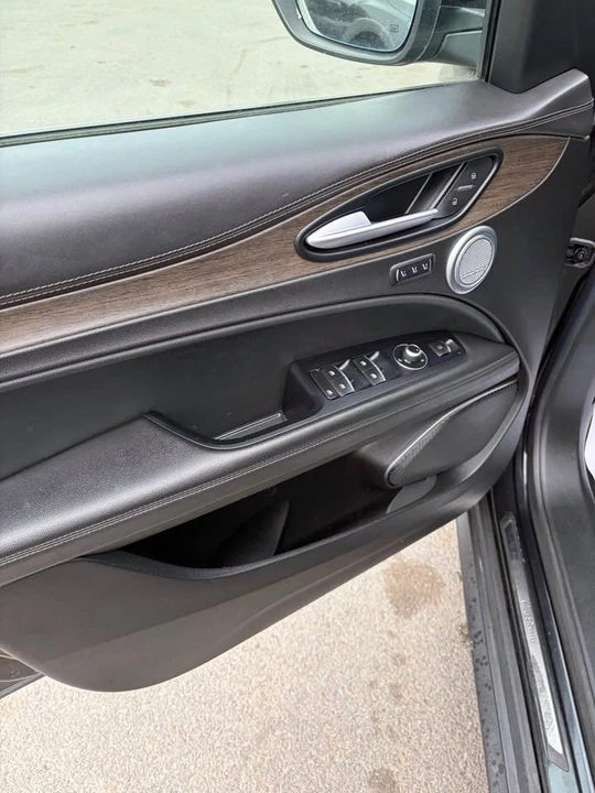 2019 Alfa Romeo Stelvio - Image 8 of 17