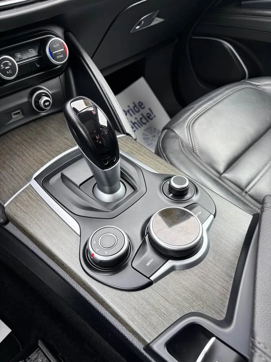 2019 Alfa Romeo Stelvio - Image 16 of 17