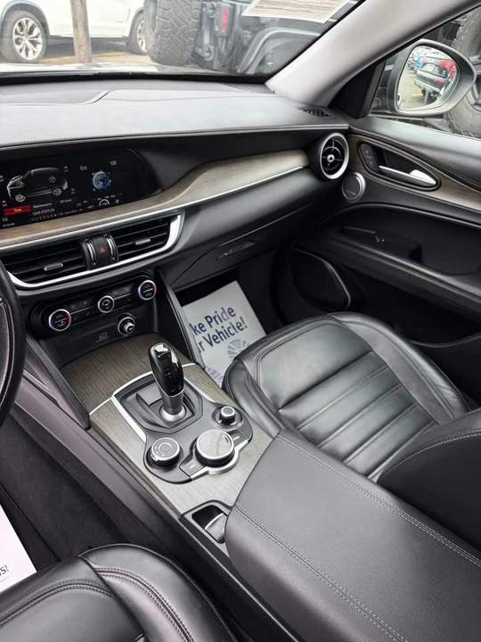 2019 Alfa Romeo Stelvio - Image 9 of 17