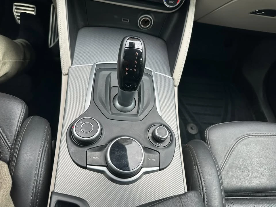 2019 Alfa Romeo Stelvio - Image 18 of 20