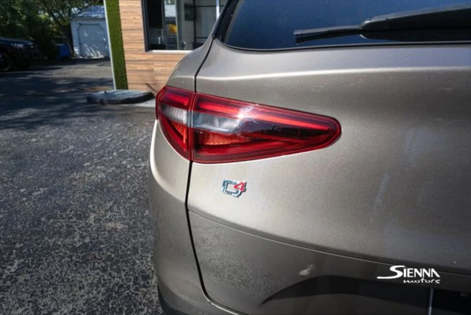 2019 Alfa Romeo Stelvio - Image 13 of 20