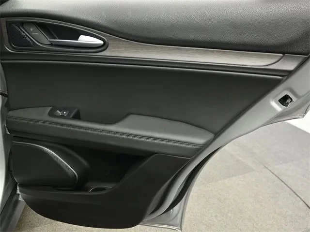 2019 Alfa Romeo Stelvio - Image 16 of 20