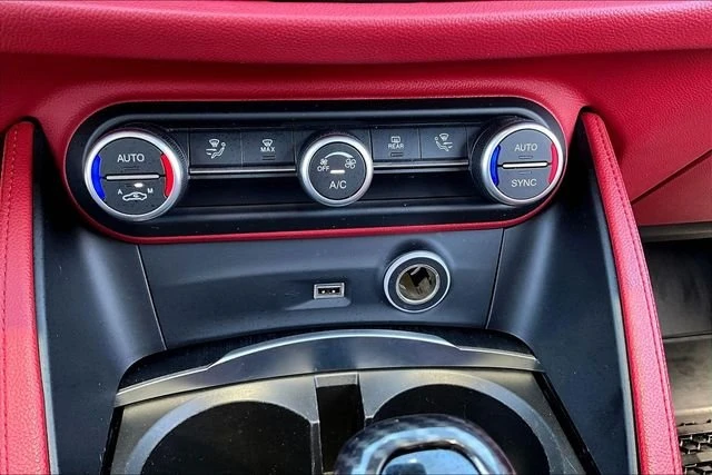 2019 Alfa Romeo Stelvio - Image 16 of 20