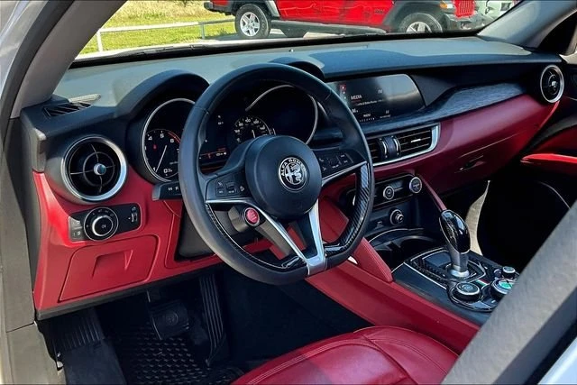 2019 Alfa Romeo Stelvio - Image 17 of 20