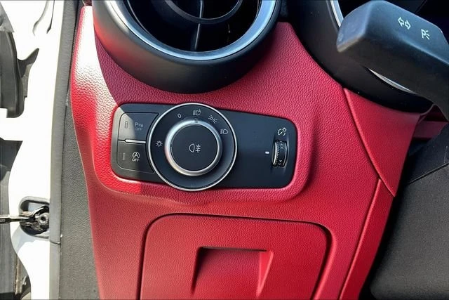 2019 Alfa Romeo Stelvio - Image 15 of 20