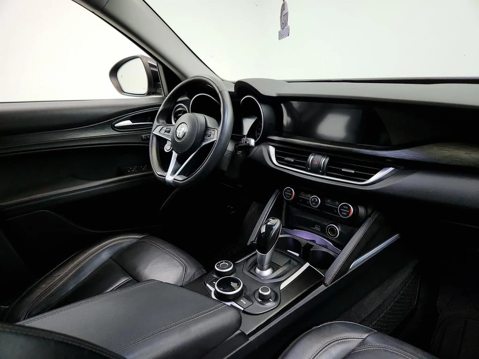 2019 Alfa Romeo Stelvio - Image 24 of 31