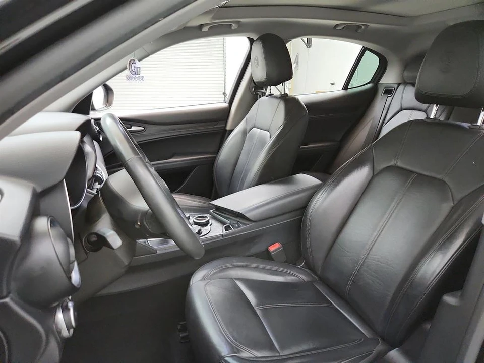 2019 Alfa Romeo Stelvio - Image 14 of 31