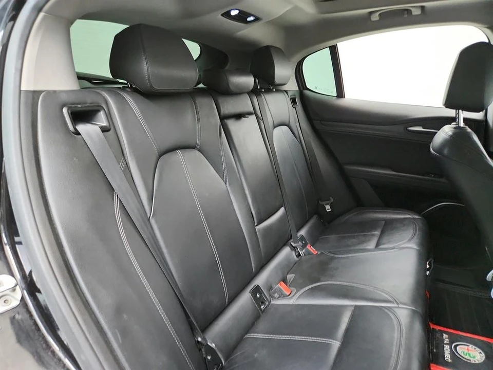 2019 Alfa Romeo Stelvio - Image 28 of 31