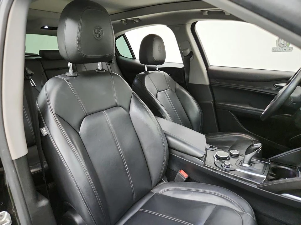 2019 Alfa Romeo Stelvio - Image 26 of 31