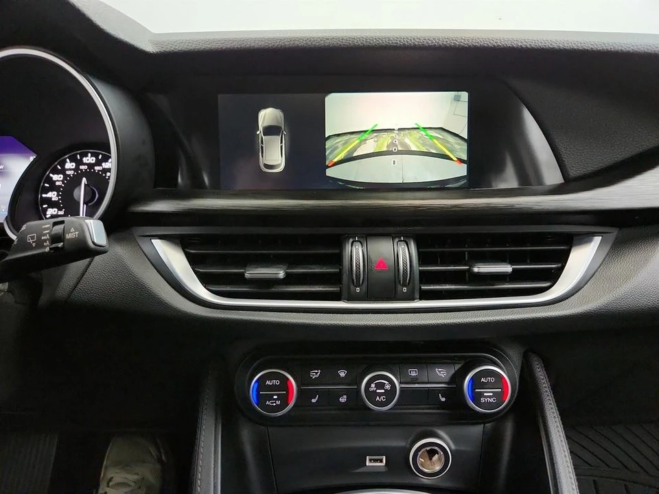 2019 Alfa Romeo Stelvio - Image 20 of 31
