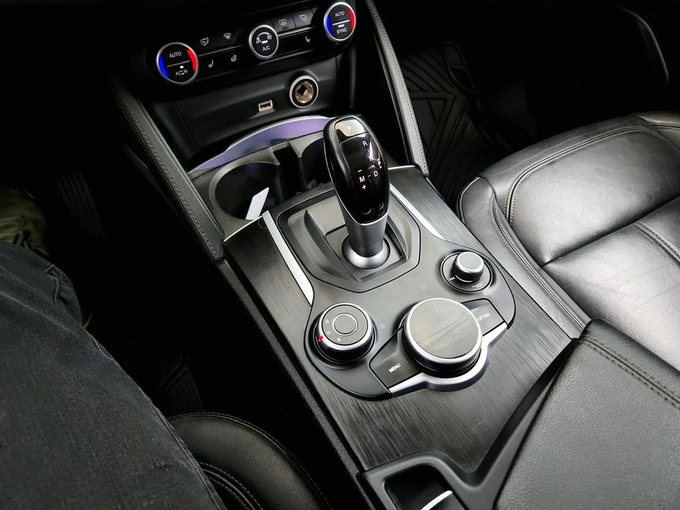 2019 Alfa Romeo Stelvio - Image 19 of 31