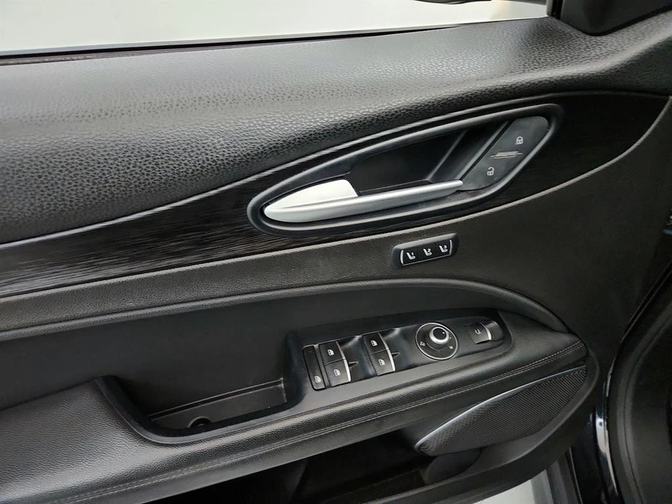2019 Alfa Romeo Stelvio - Image 22 of 31