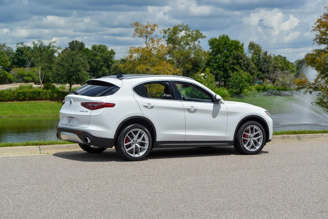 2019 Alfa Romeo Stelvio - Image 23 of 31