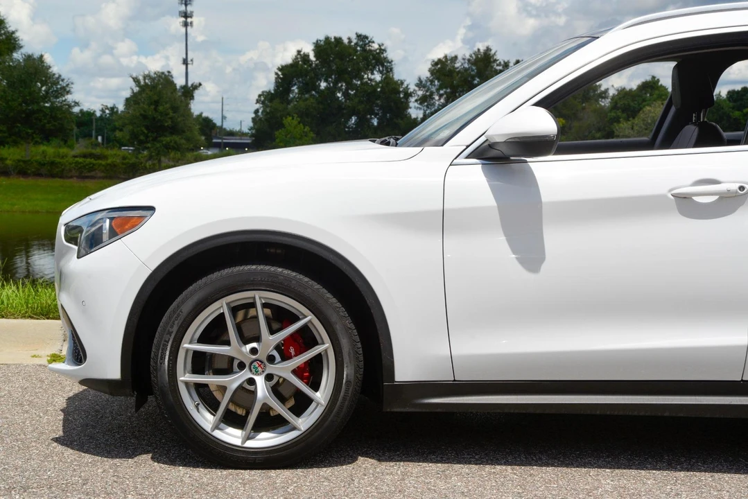 2019 Alfa Romeo Stelvio - Image 17 of 31