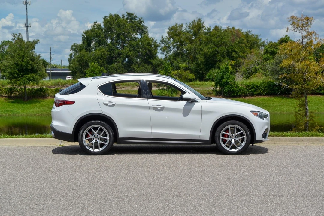 2019 Alfa Romeo Stelvio - Image 24 of 31