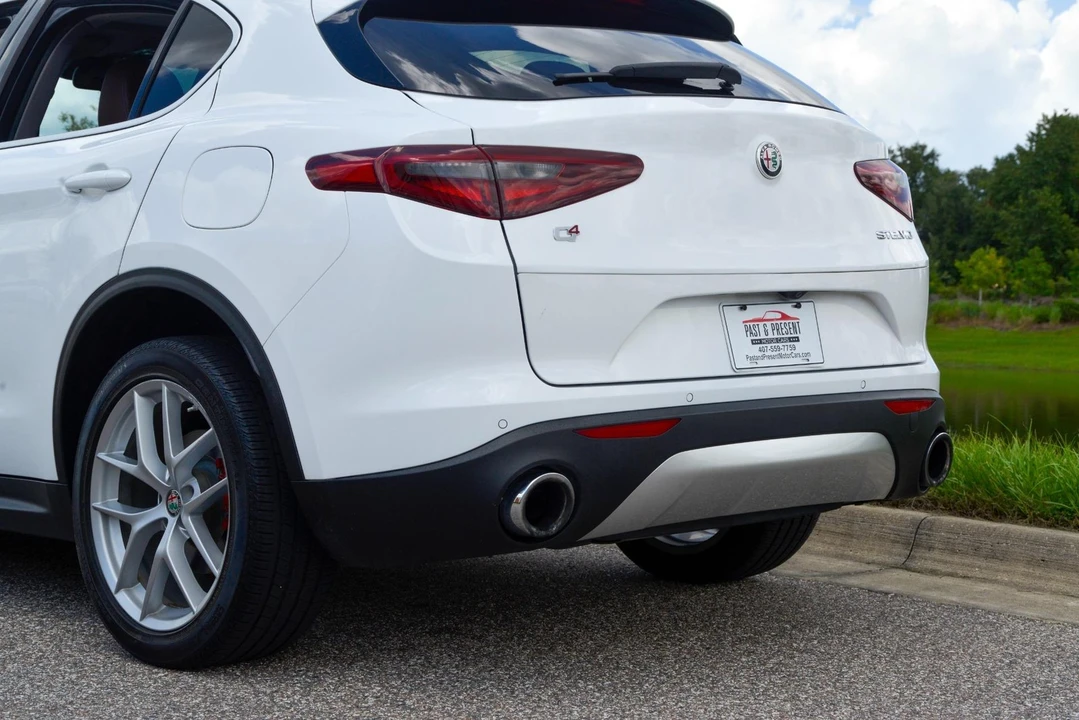 2019 Alfa Romeo Stelvio - Image 14 of 31