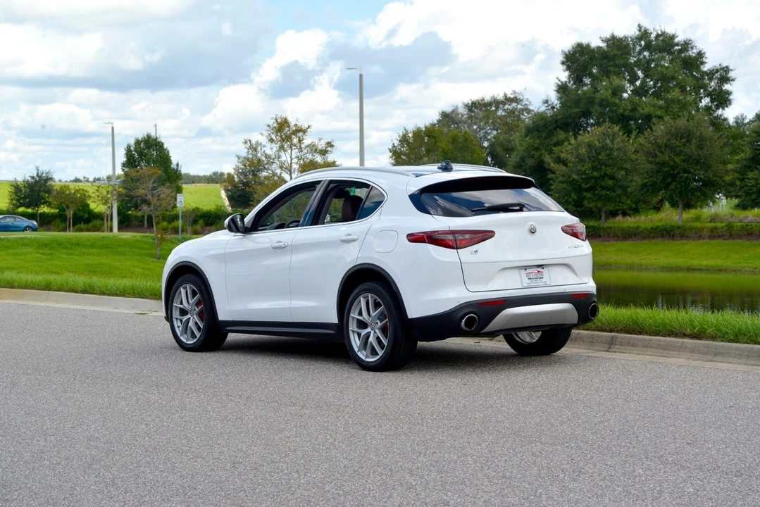 2019 Alfa Romeo Stelvio - Image 9 of 31