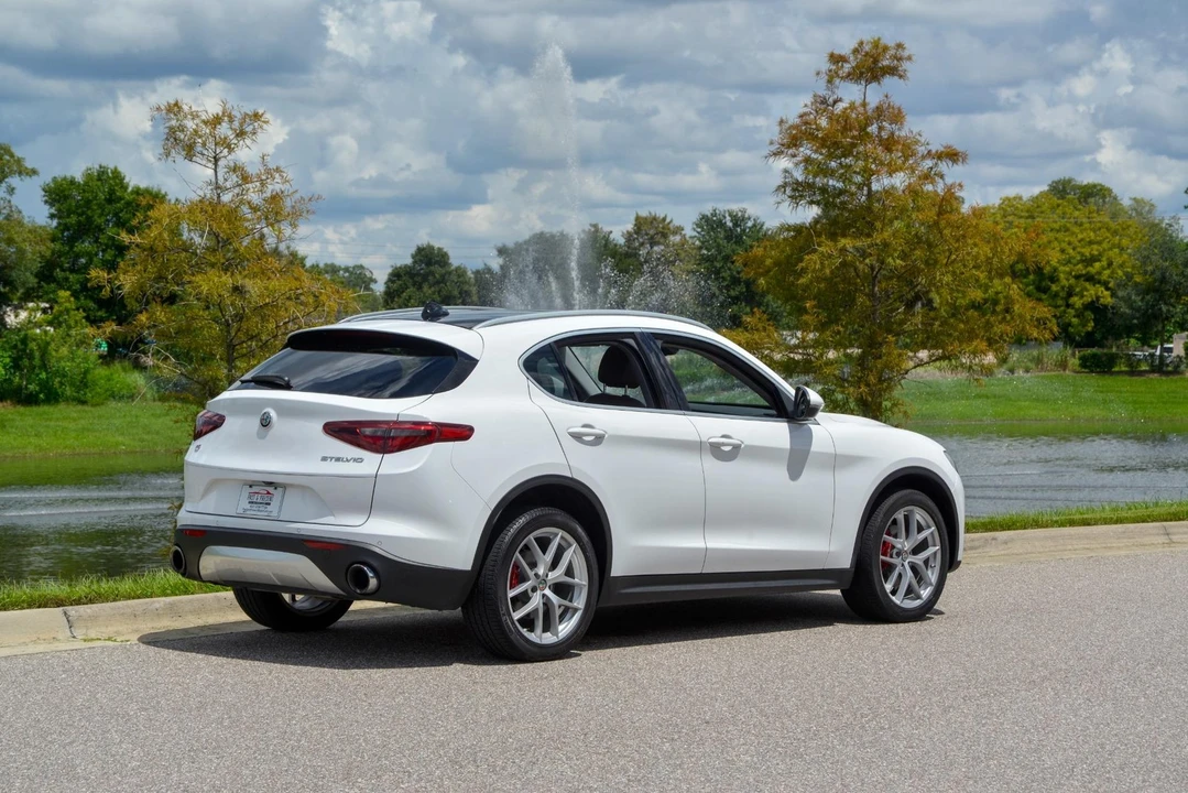 2019 Alfa Romeo Stelvio - Image 22 of 31