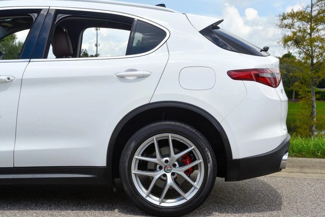 2019 Alfa Romeo Stelvio - Image 15 of 31