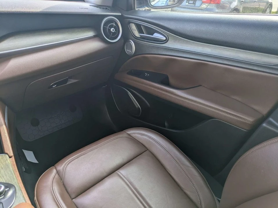 2019 Alfa Romeo Stelvio - Image 15 of 20