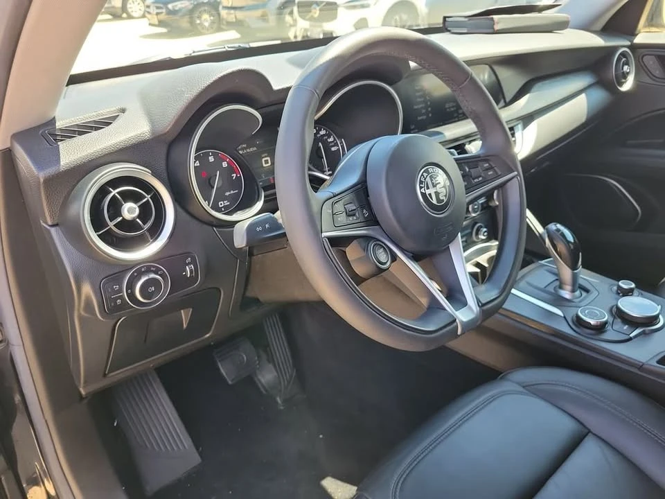 2019 Alfa Romeo Stelvio - Image 16 of 17