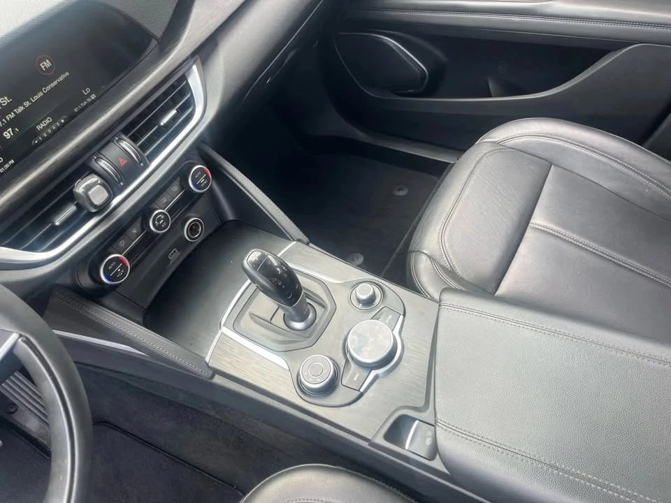 2019 Alfa Romeo Stelvio - Image 18 of 20