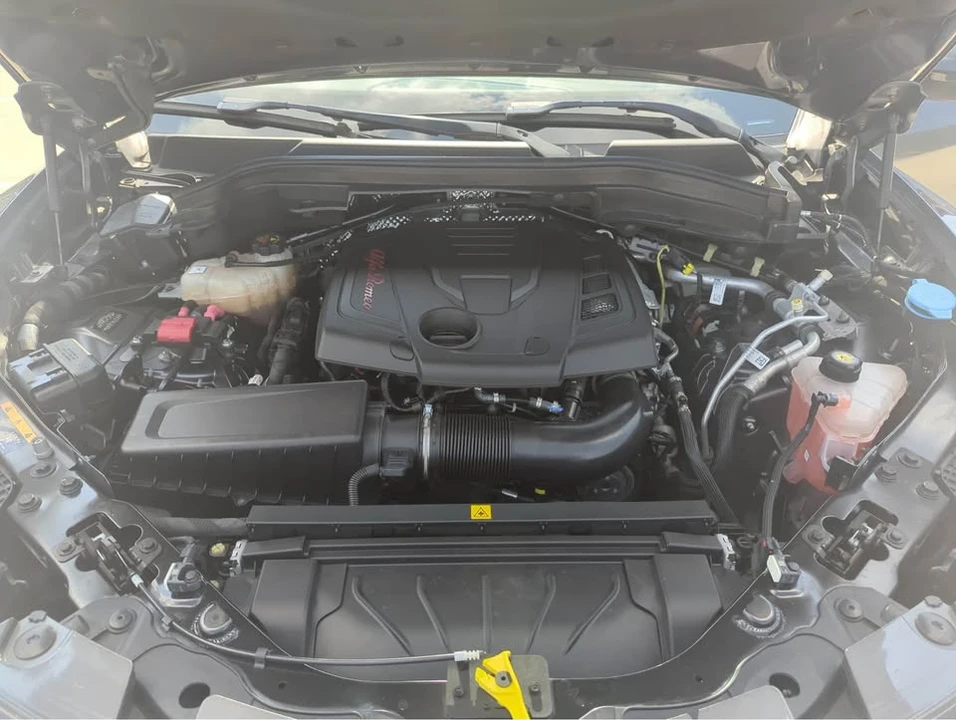 2019 Alfa Romeo Stelvio - Image 19 of 20