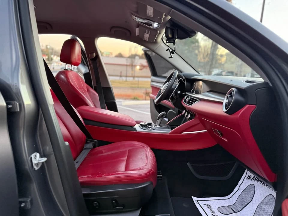 2019 Alfa Romeo Stelvio - Image 18 of 20