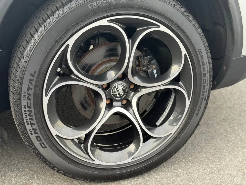 2019 Alfa Romeo Stelvio - Image 11 of 20