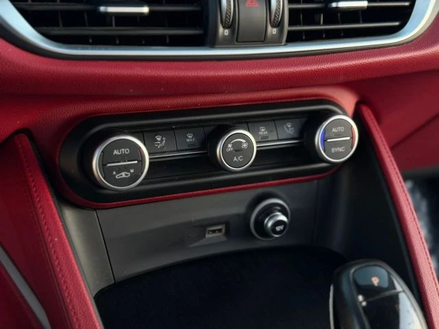 2019 Alfa Romeo Stelvio - Image 20 of 23