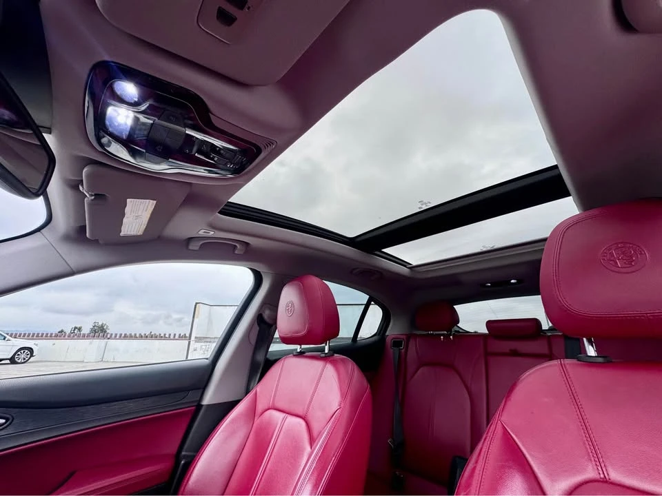 2019 Alfa Romeo Stelvio - Image 12 of 18