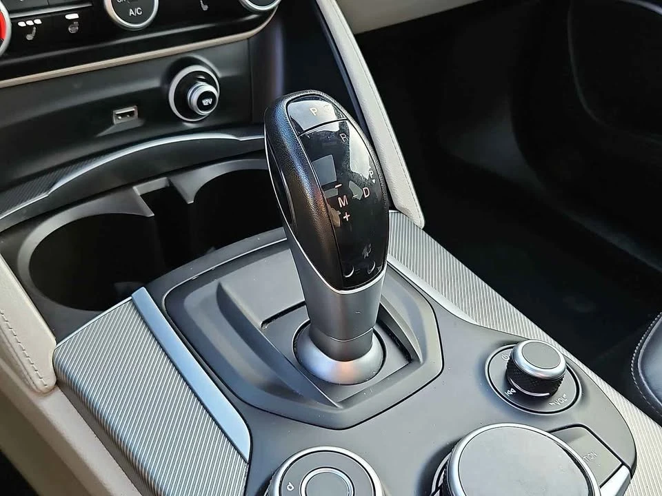 2019 Alfa Romeo Stelvio - Image 13 of 20