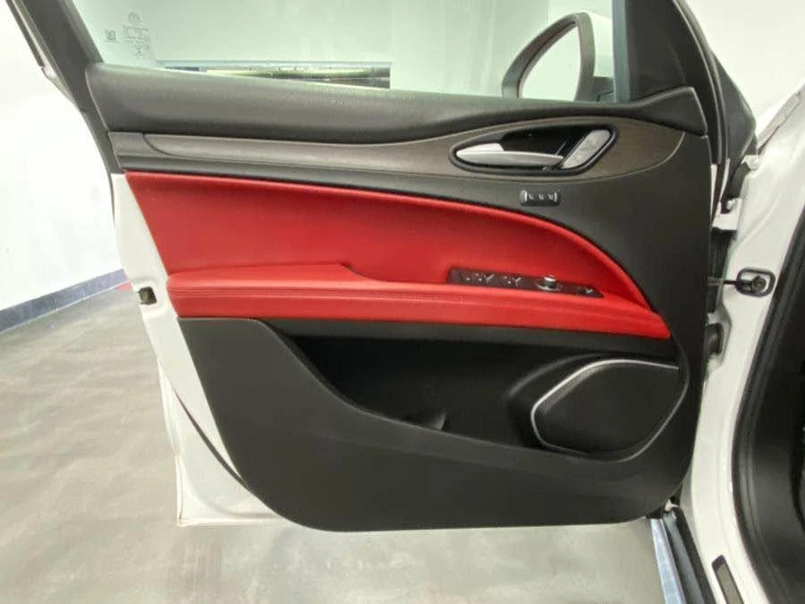 2019 Alfa Romeo Stelvio - Image 18 of 19