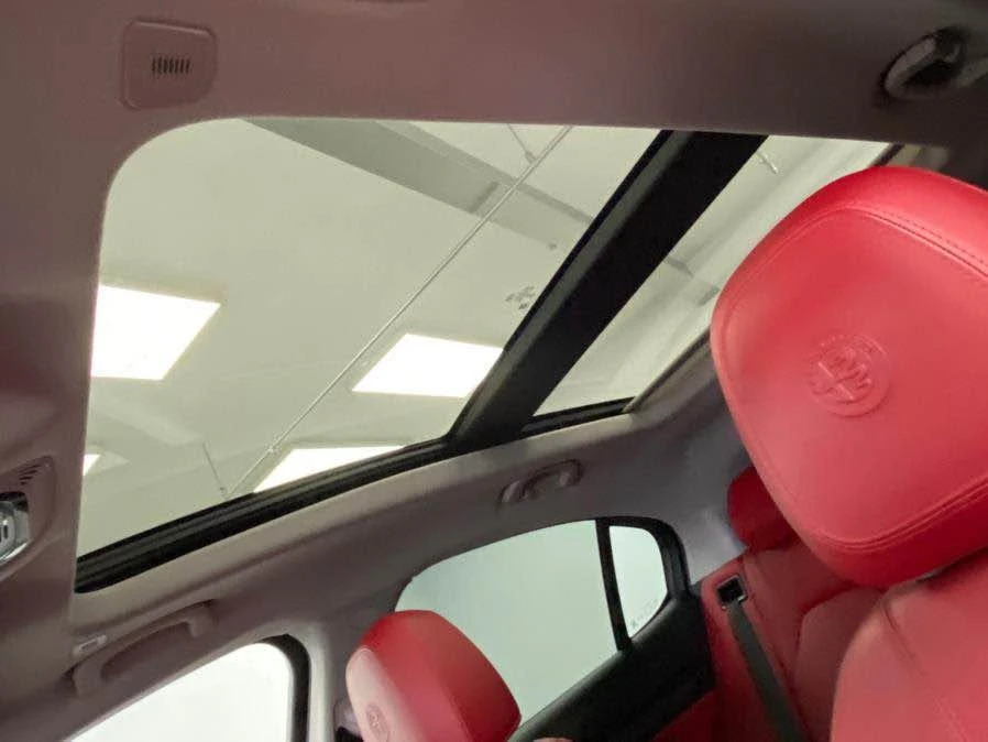 2019 Alfa Romeo Stelvio - Image 11 of 19