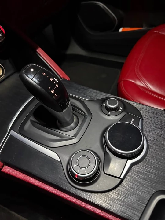 2019 Alfa Romeo Stelvio - Image 9 of 16