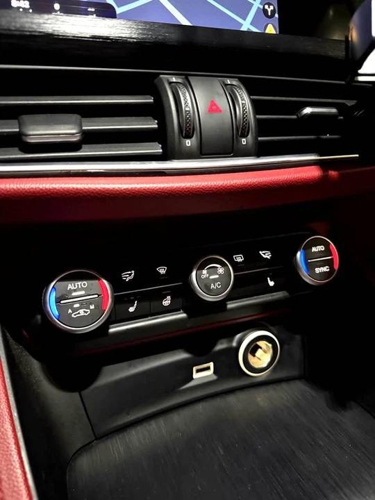 2019 Alfa Romeo Stelvio - Image 11 of 16