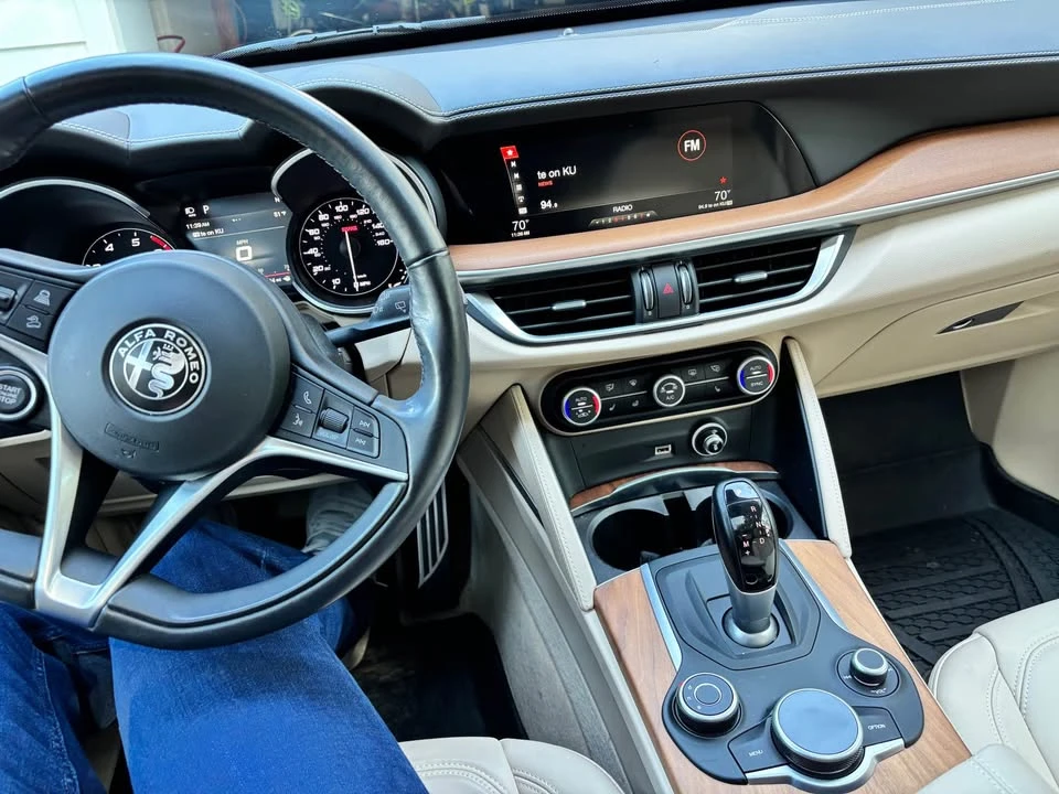 2019 Alfa Romeo Stelvio - Image 11 of 18