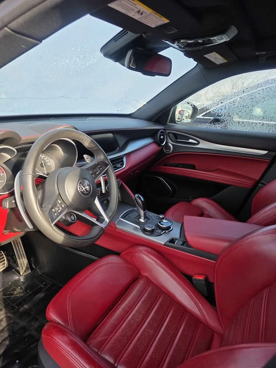 2019 Alfa Romeo Stelvio - Image 9 of 17