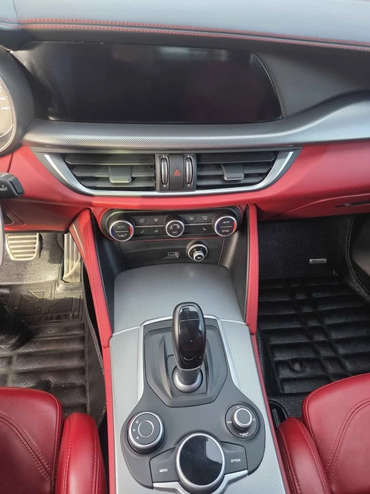 2019 Alfa Romeo Stelvio - Image 11 of 17