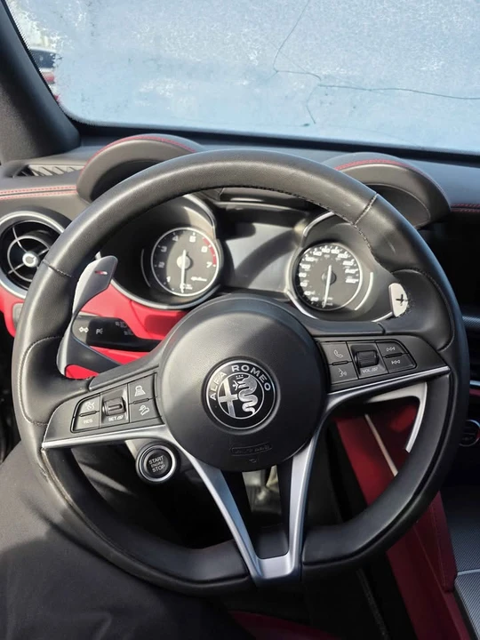 2019 Alfa Romeo Stelvio - Image 10 of 17